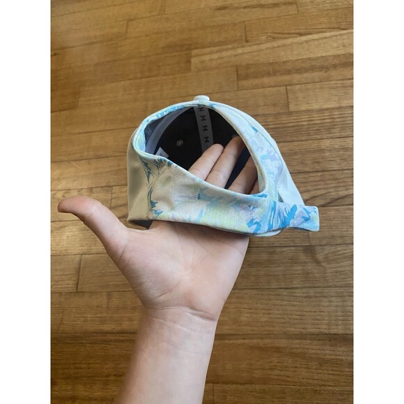 Under Armour Hat Womens OSFM Multi-Hair Cap Adjustable Ponytail Friendly Run EUC - Picture 3 of 8